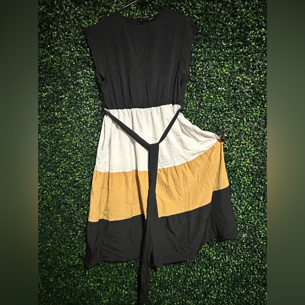 BloomChic Black and Gold Dress